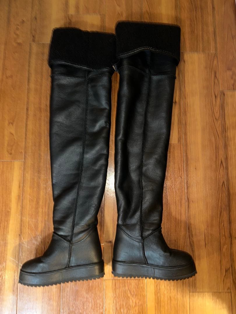 YELLOブラックロングブーツ ルーズフィット