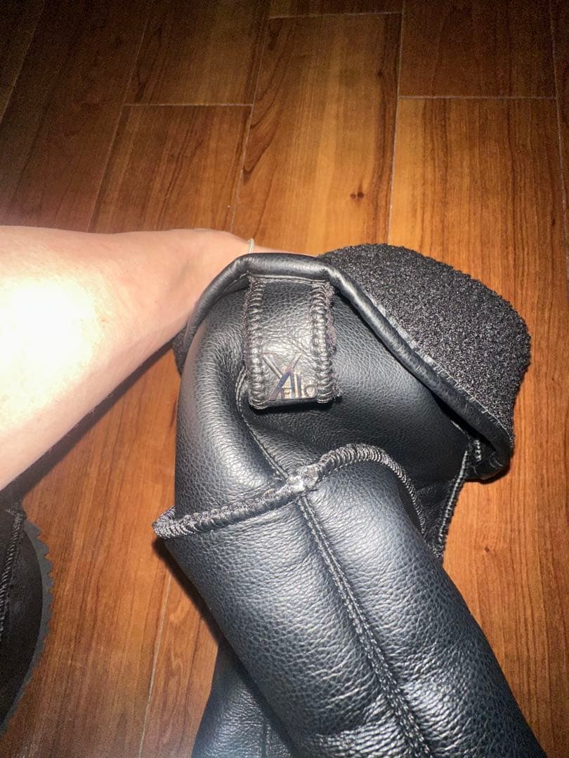 YELLOブラックロングブーツ ルーズフィット