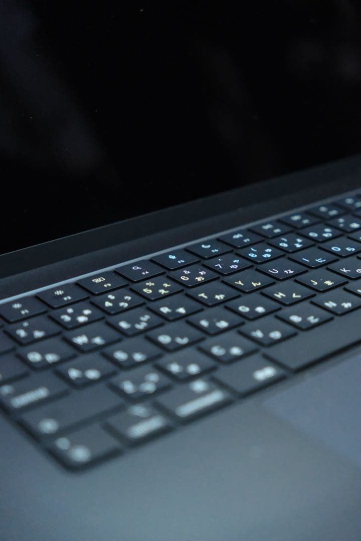 M2 MacBook Air 15インチ【充放電回数6回】