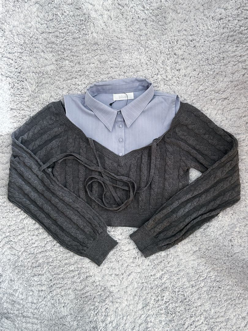 pium シャツレイヤードオープンショルダーニット チャコール