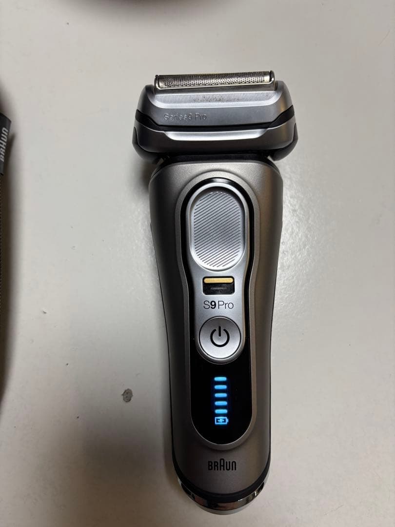 ブラウン シリーズ9 Pro メンズ電気シェーバー + 専用洗浄剤7個付き