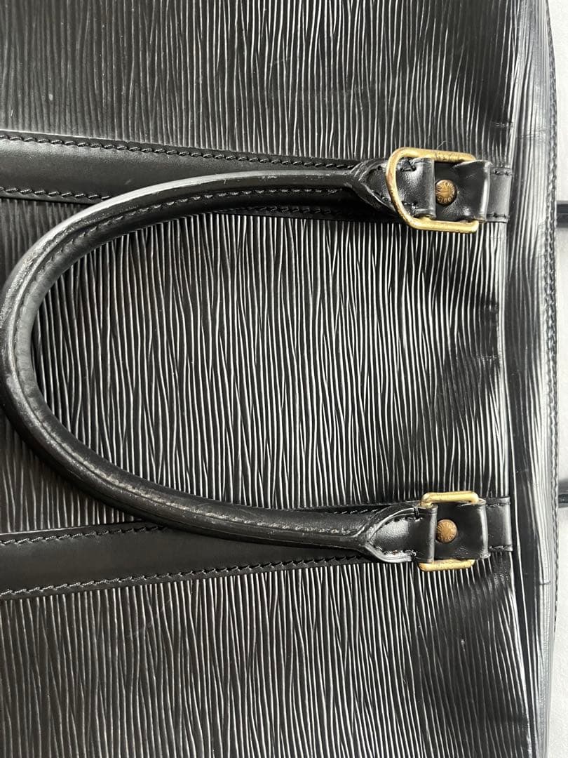 Louis Vuitton エピ ポルトドキュマン(Watchworld)