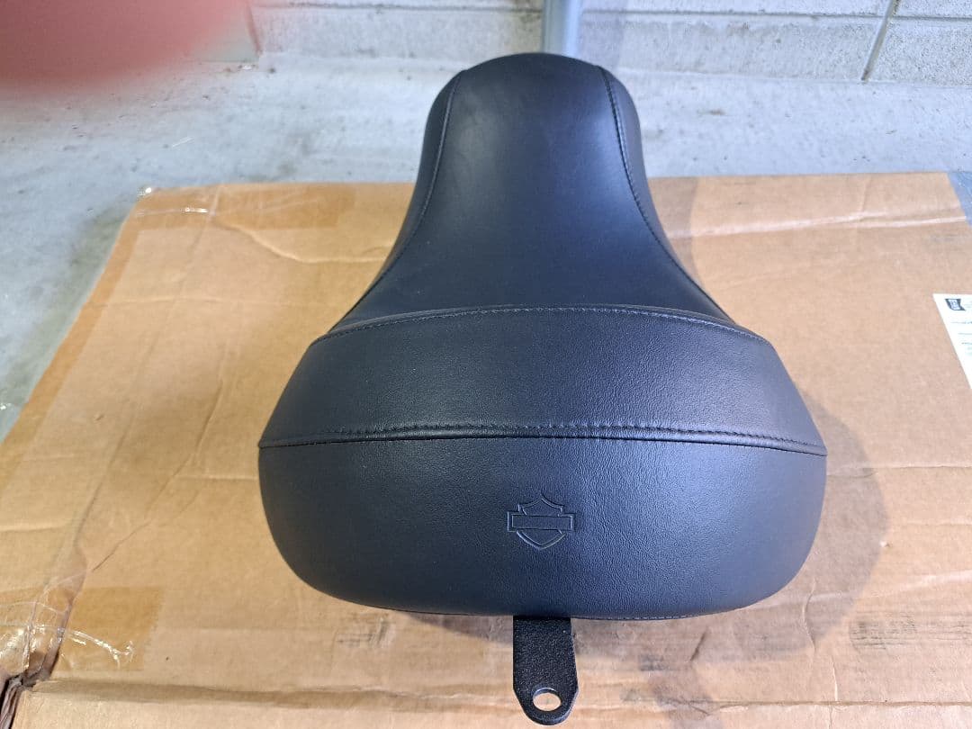 足つき性バツグン！ハーレー純正　　スーパーリーチ・ソロシート '06〜ダイナ系