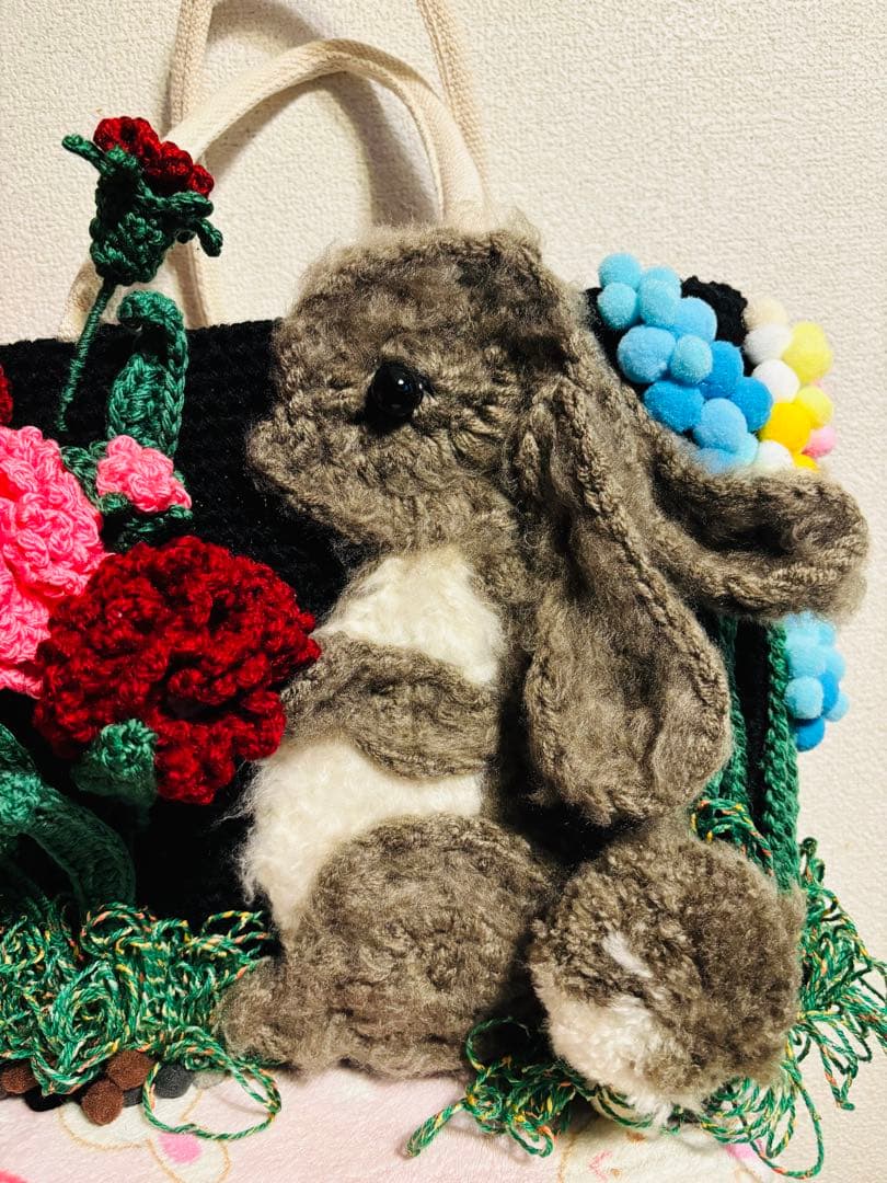 手編みトートバッグ　ウサギ　カーネーションの 花