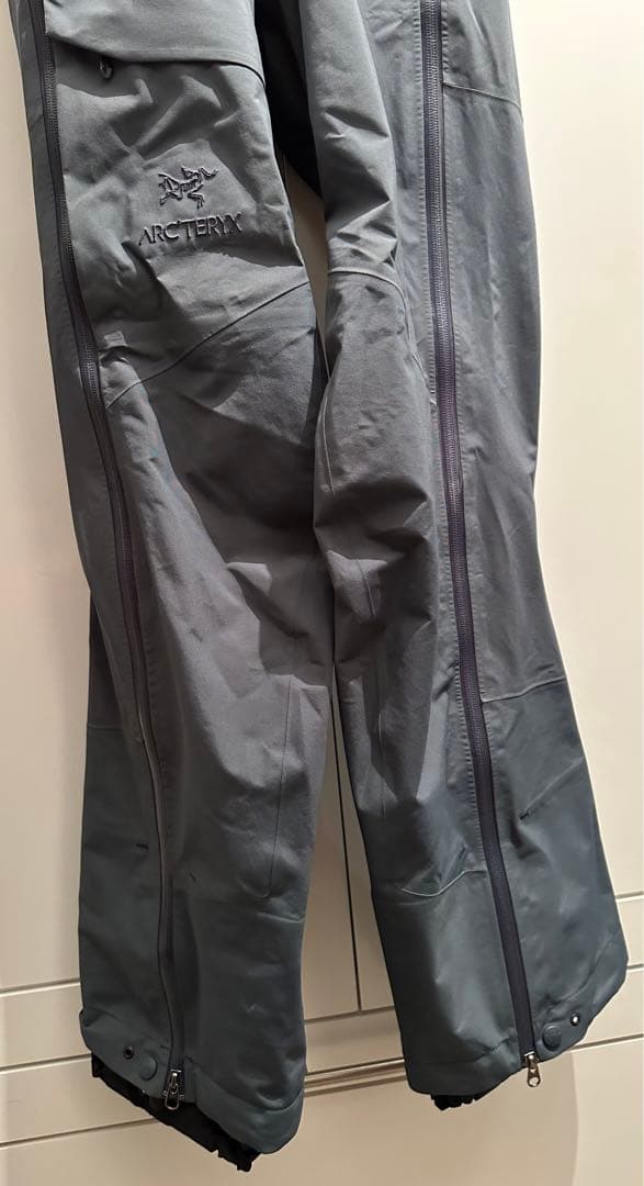 アークテリクス Beta SV ビブ レア色