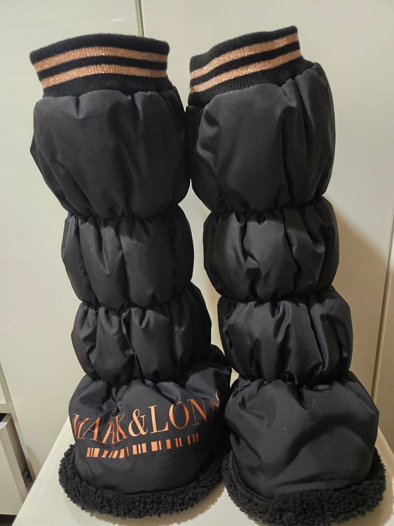 MARK&LONA ブラック レッグウォーマー