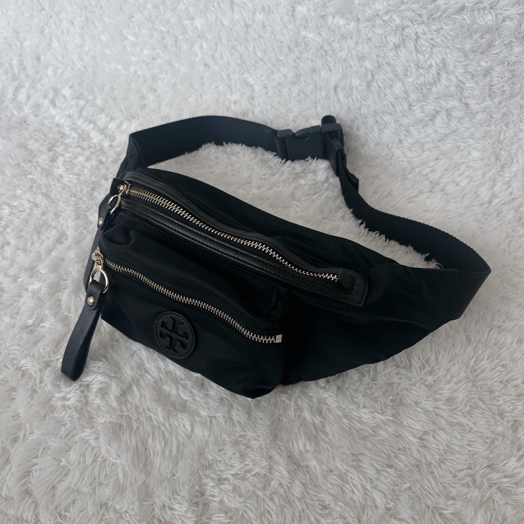 【美品】トリーバーチ ナイロン ボディバッグ ユニセックス ロゴ型押し 黒