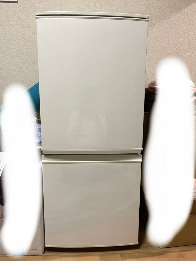 ホワイト冷蔵庫 冷蔵室3段 冷凍室付き　シャープ　一人暮らし
