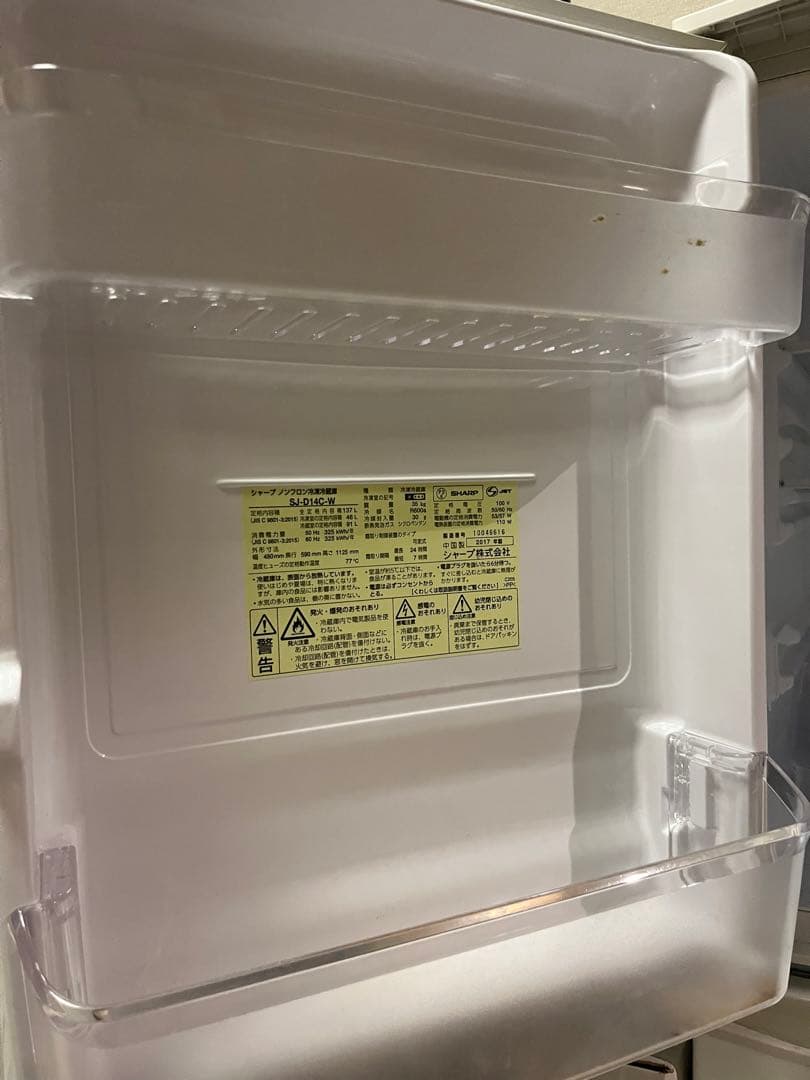 ホワイト冷蔵庫 冷蔵室3段 冷凍室付き　シャープ　一人暮らし