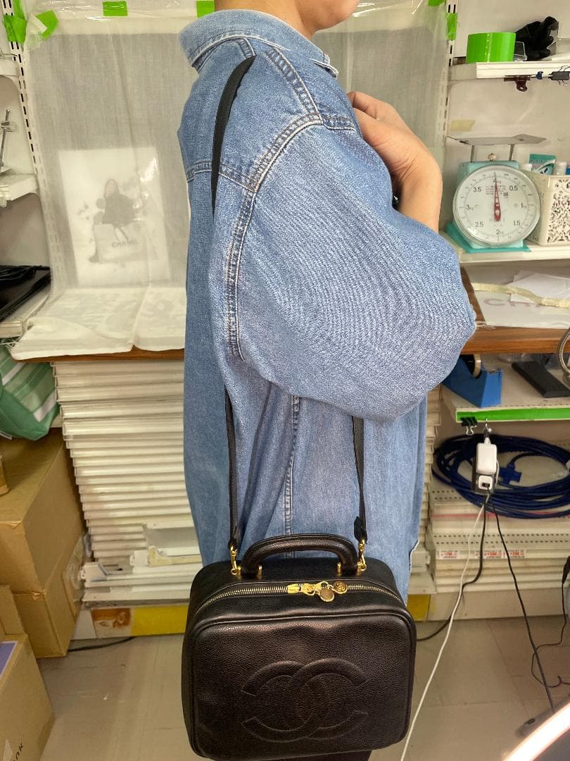 CHANEL シャネル　バニティ　キャビアスキン　ショルダー　メイク　CC　61