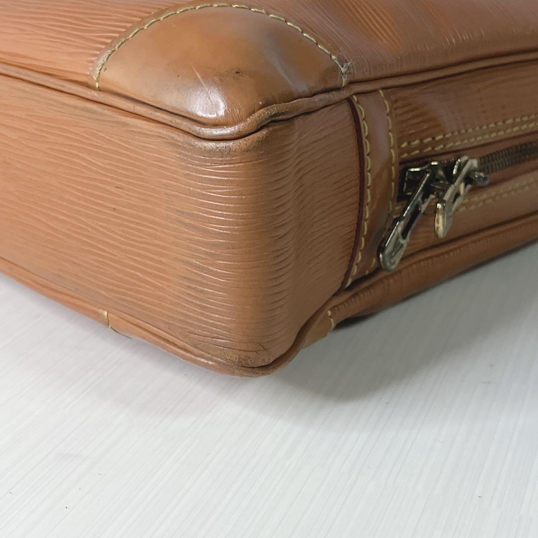 ルイヴィトン ポルトドキュマンボワヤージュ ジパングゴールド エピ