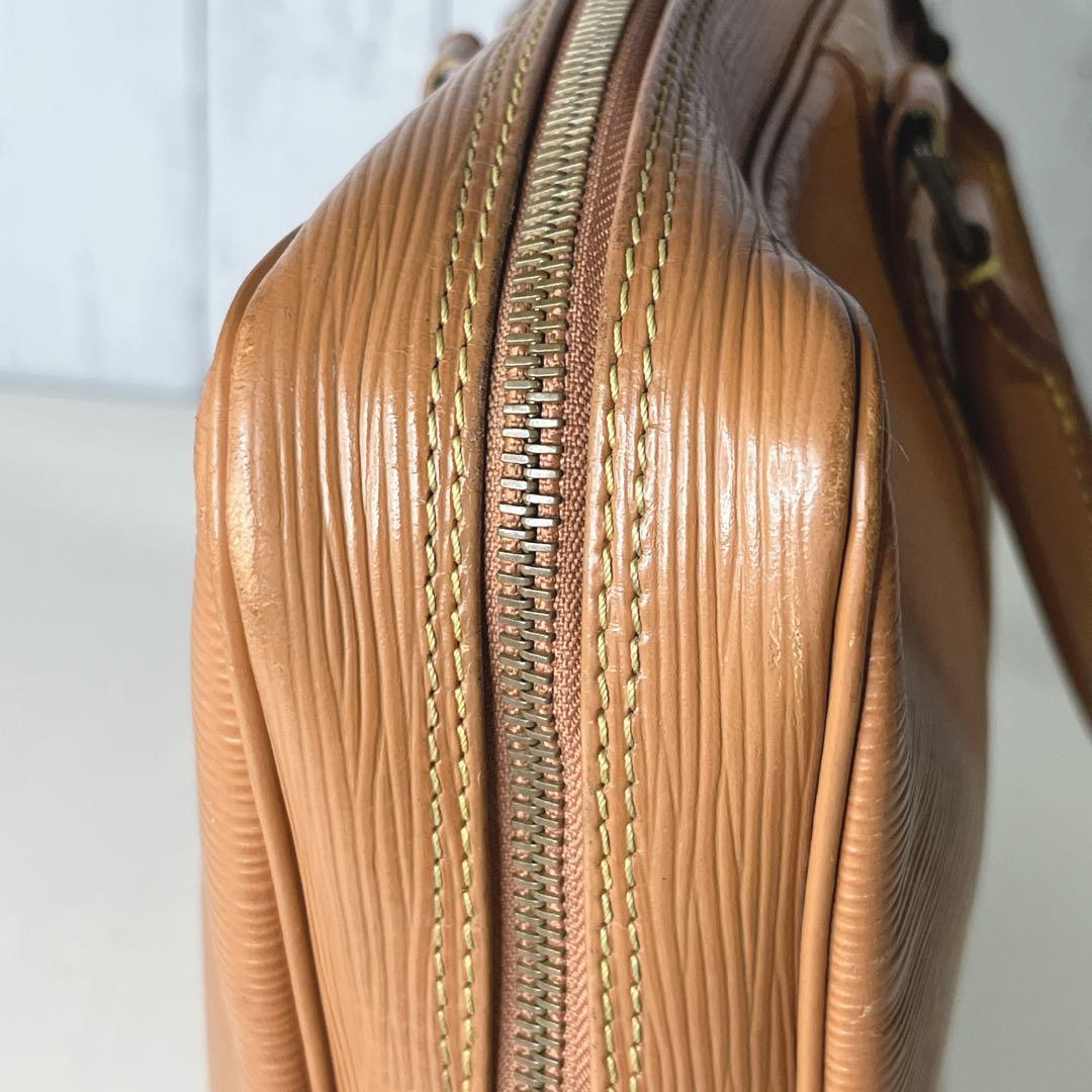 ルイヴィトン ポルトドキュマンボワヤージュ ジパングゴールド エピ