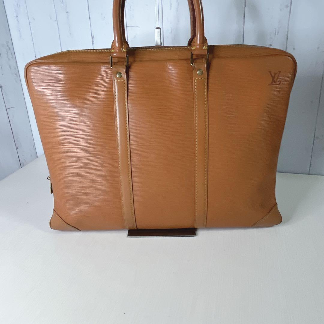 ルイヴィトン ポルトドキュマンボワヤージュ ジパングゴールド エピ