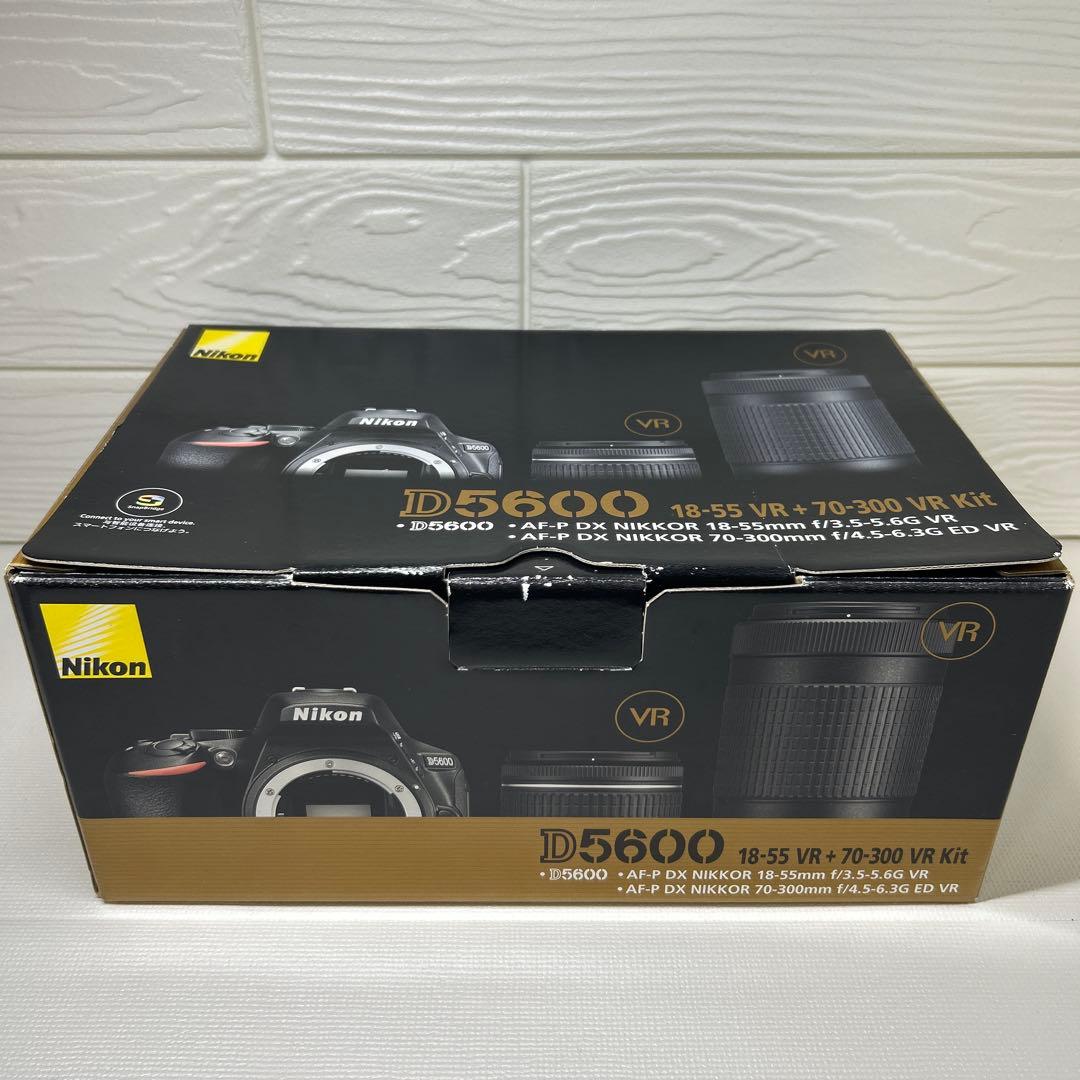 美品 Nikon D5600 ダブルズームキット ショット数1881枚
