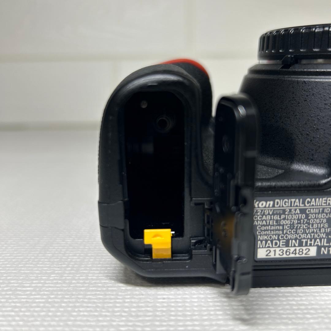 美品 Nikon D5600 ダブルズームキット ショット数1881枚