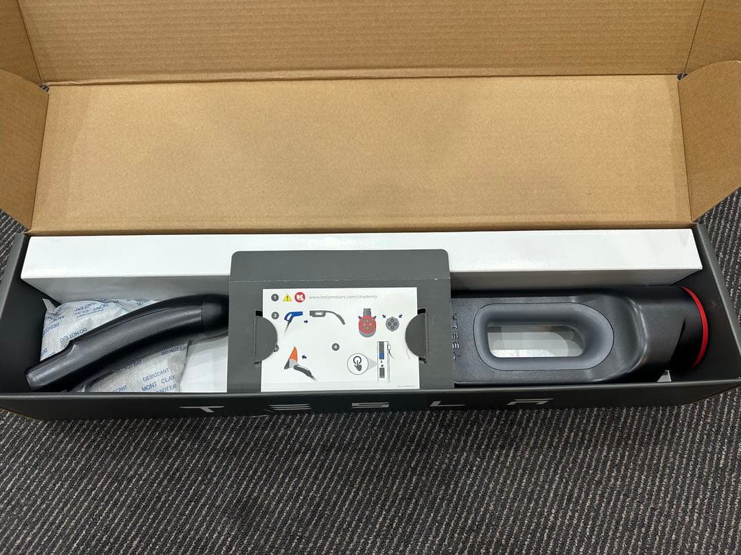 (純正)Tesla チャデモアダプター　テスラ　チャデモ充電器