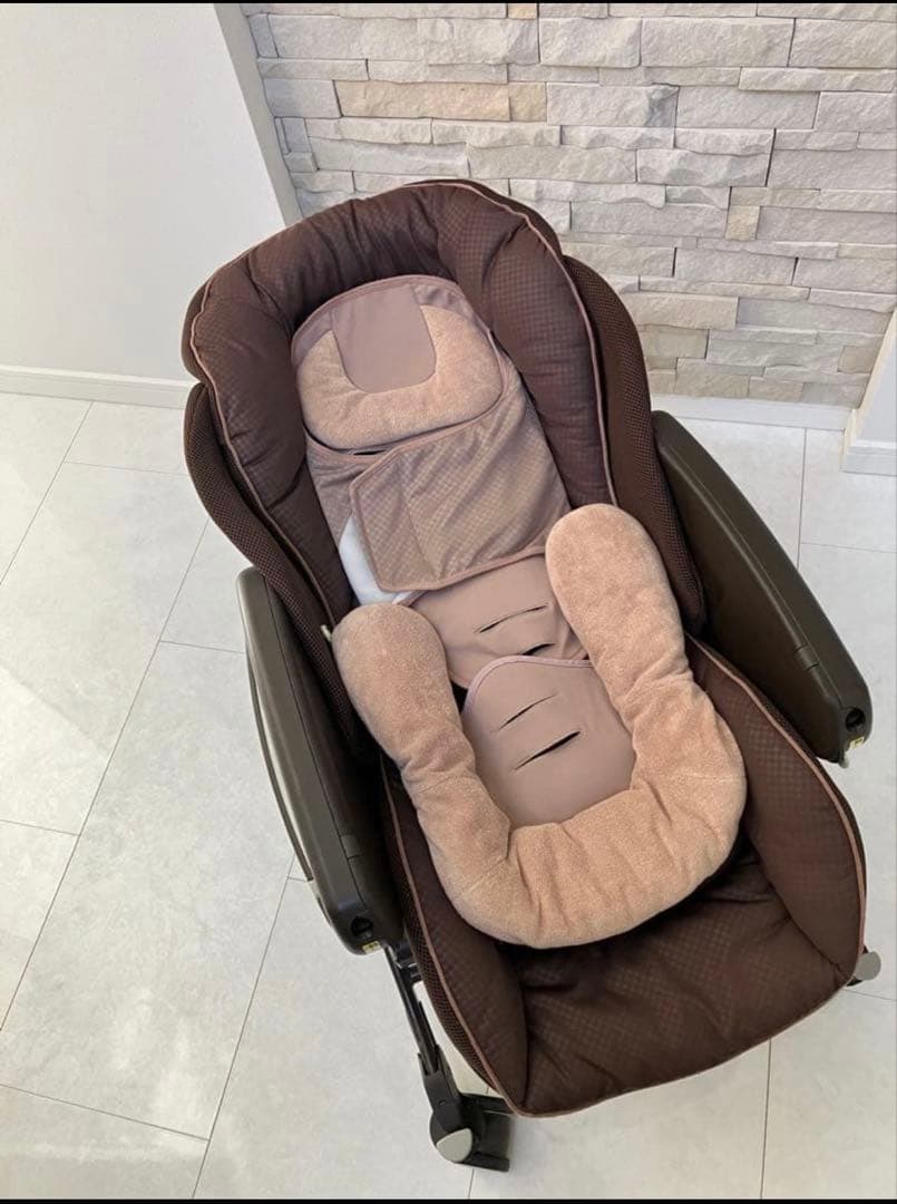 アップリカ ユラリズム オートHIDX ハイローベッド チェア