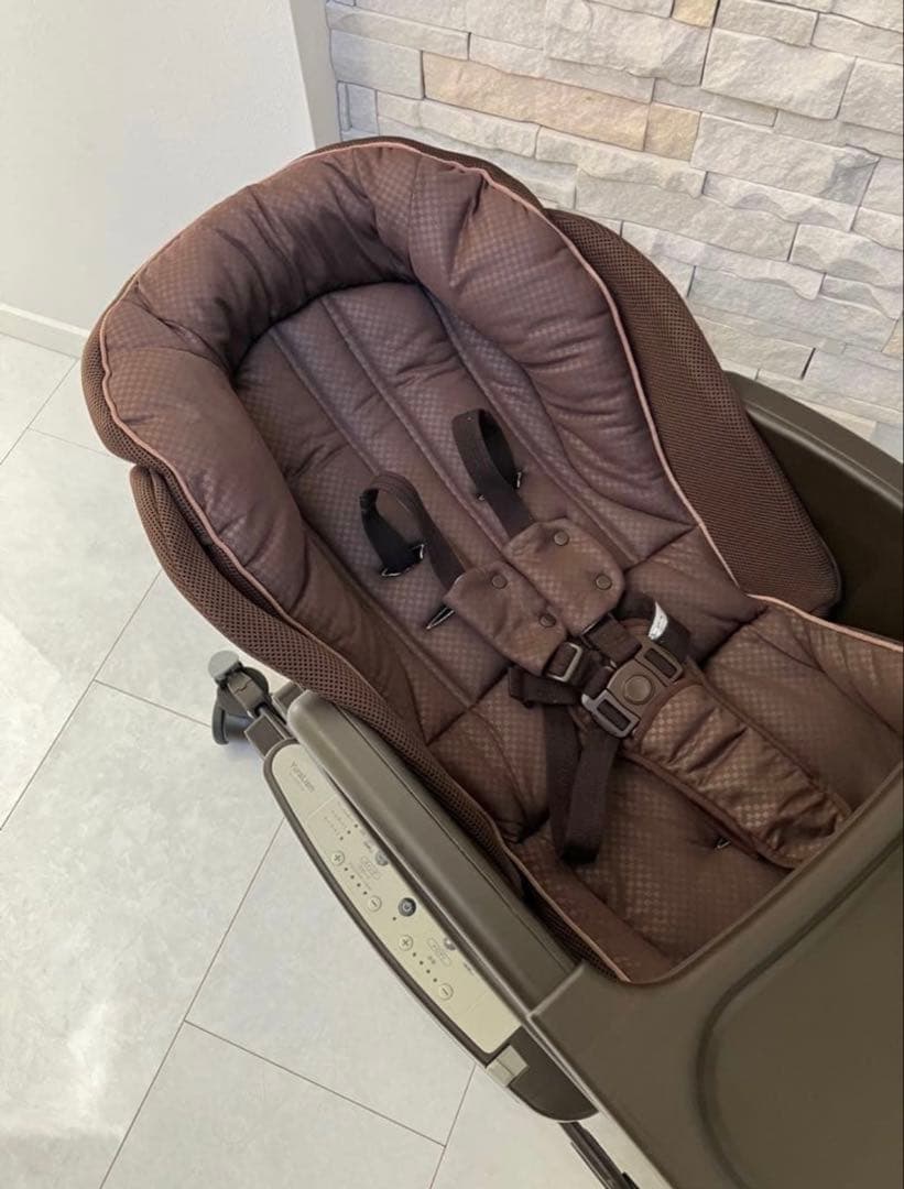 アップリカ ユラリズム オートHIDX ハイローベッド チェア