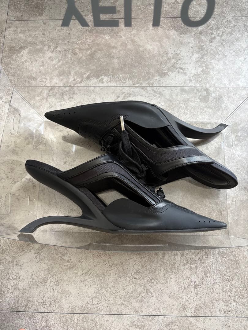 靴 YELLO JET BLACK SNEAKER MULES