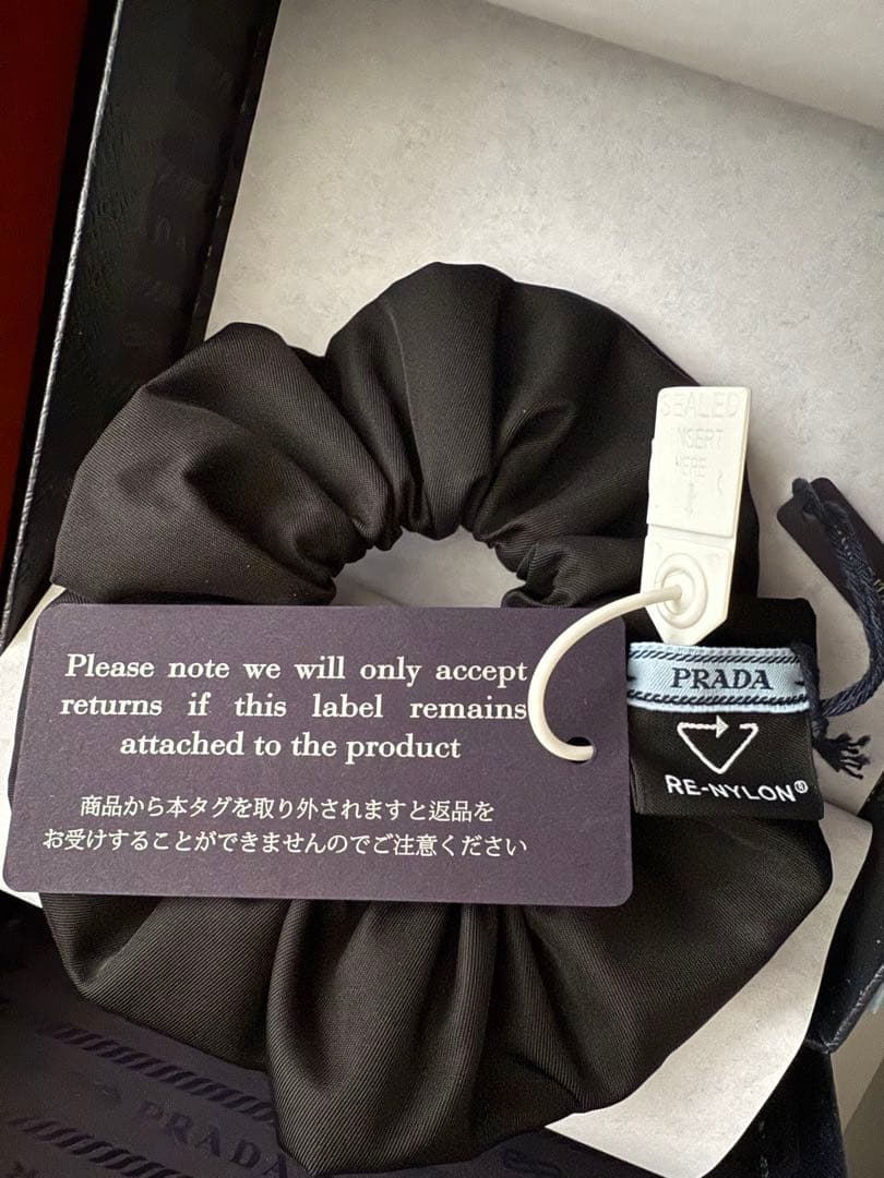 PRADA シュシュ　NYLON 完売品　NERO silver