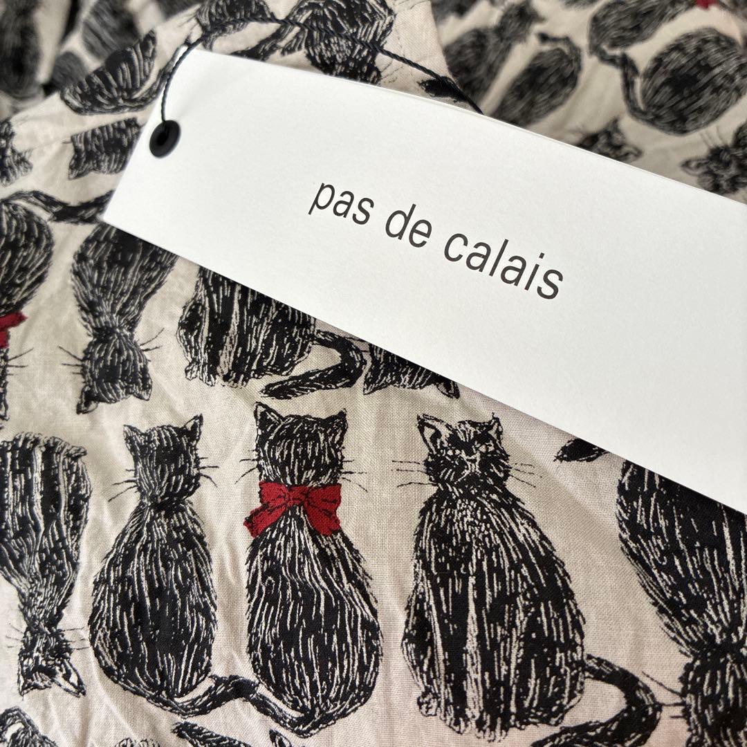 パドカレ 今期 猫柄スカーフ付ブラウス