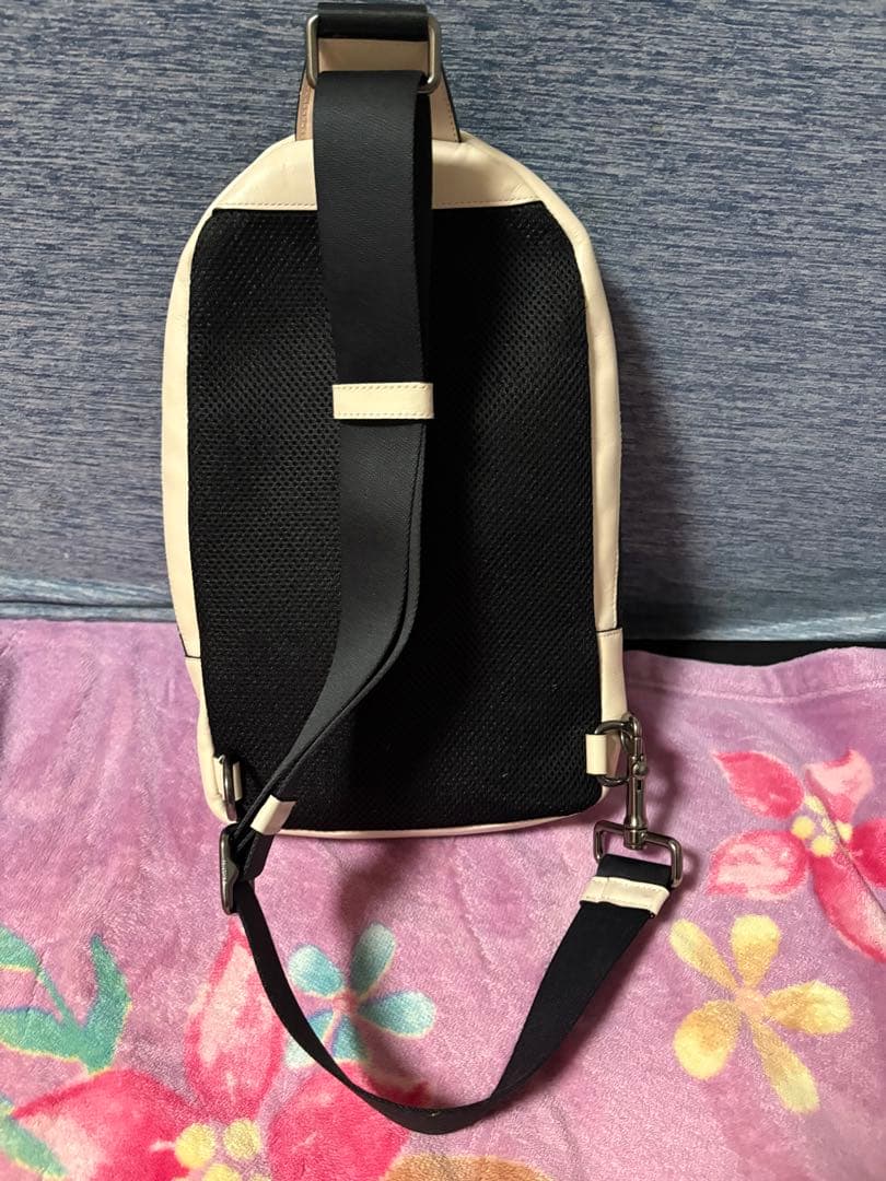 COACH ボディバッグ 黒/ベージュ