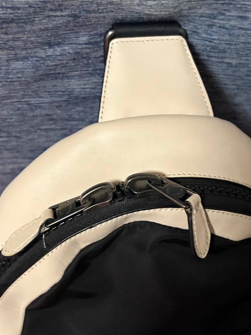 COACH ボディバッグ 黒/ベージュ