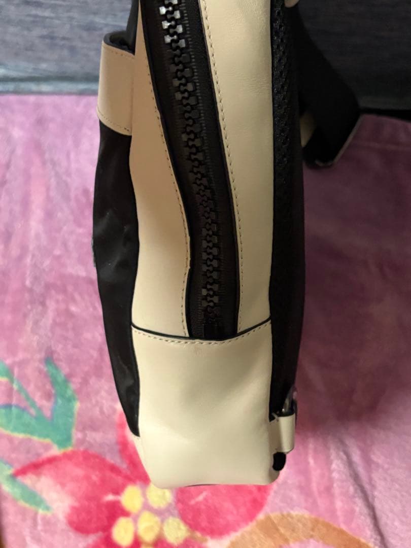 COACH ボディバッグ 黒/ベージュ