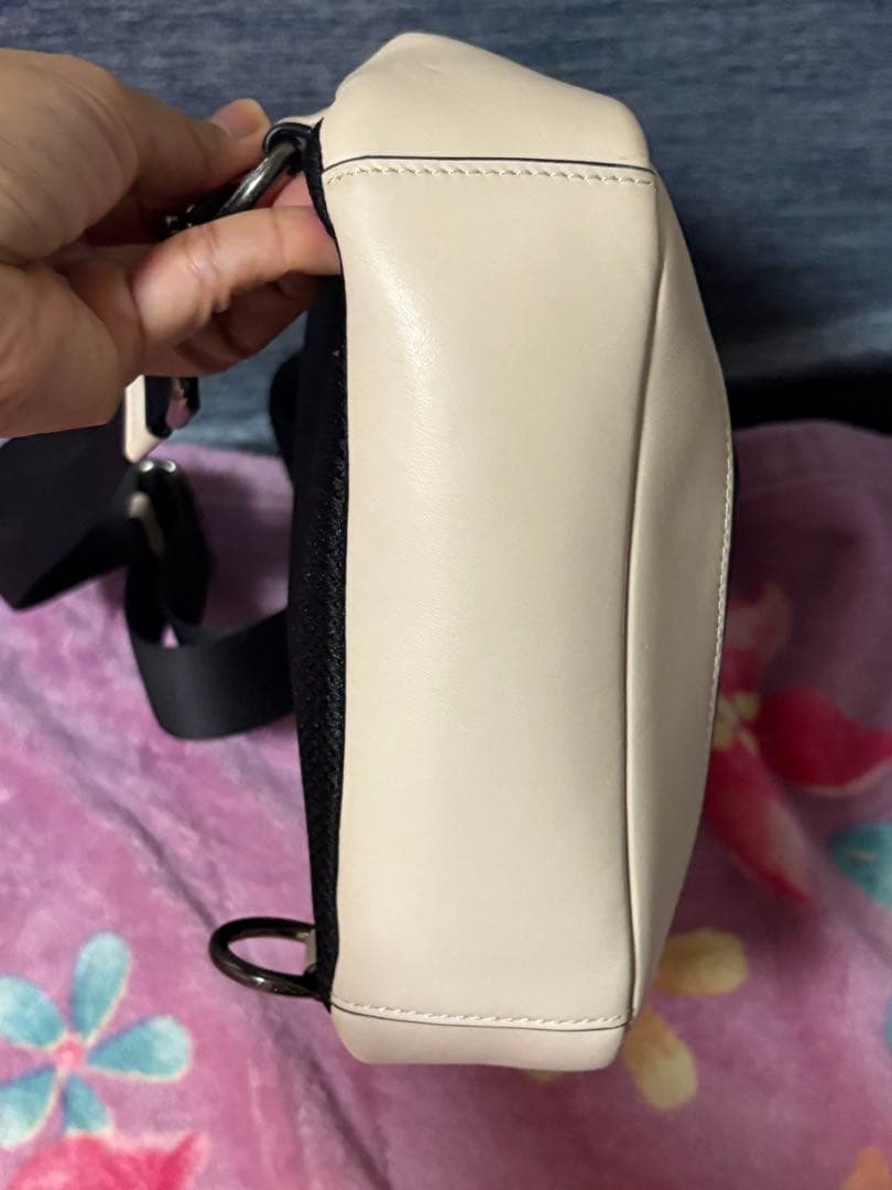 COACH ボディバッグ 黒/ベージュ