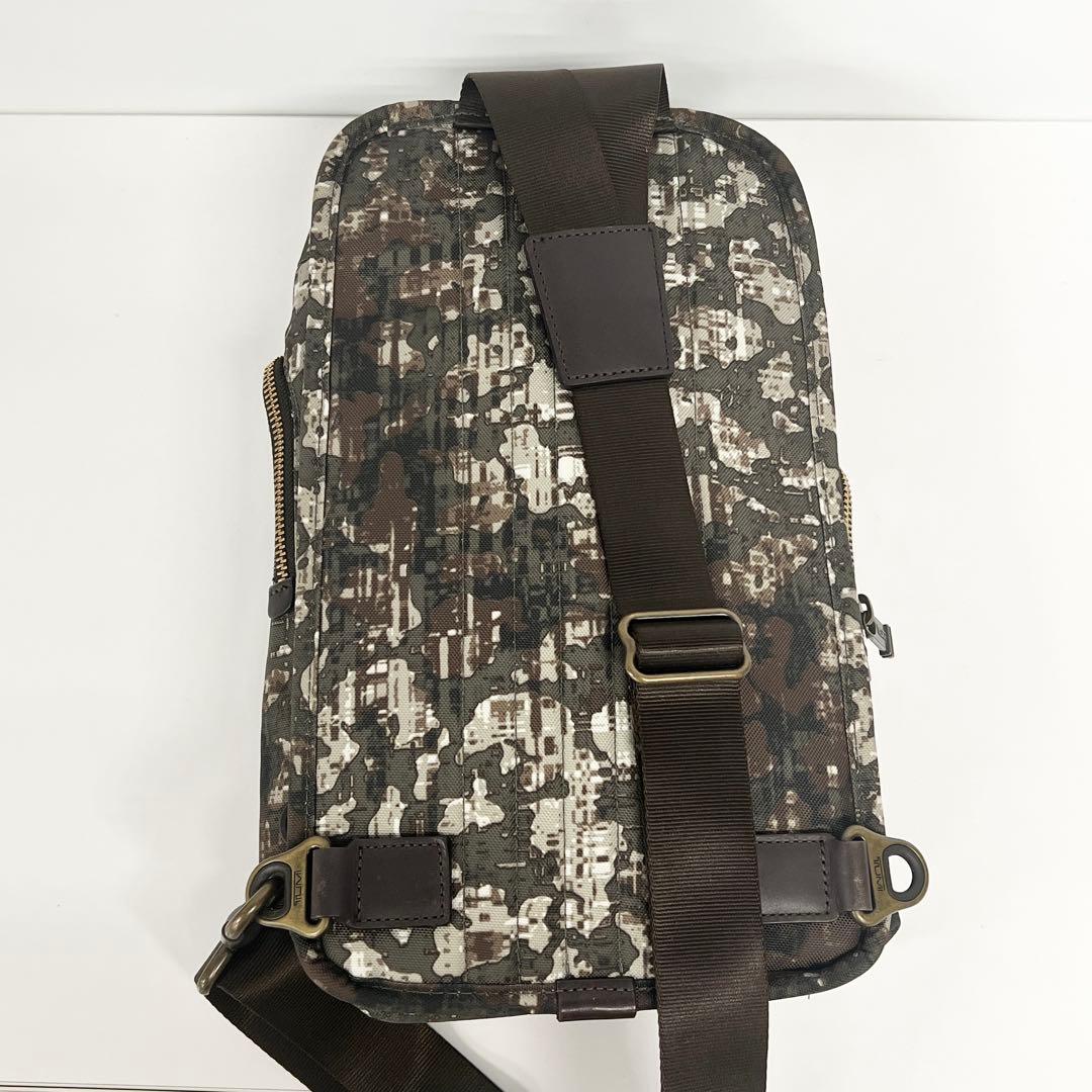 【未使用】TUMI ボディバッグ　ショルダー　迷彩柄　ワンショルダー