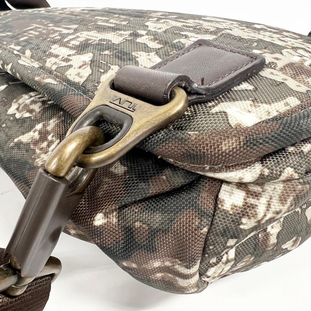 【未使用】TUMI ボディバッグ　ショルダー　迷彩柄　ワンショルダー