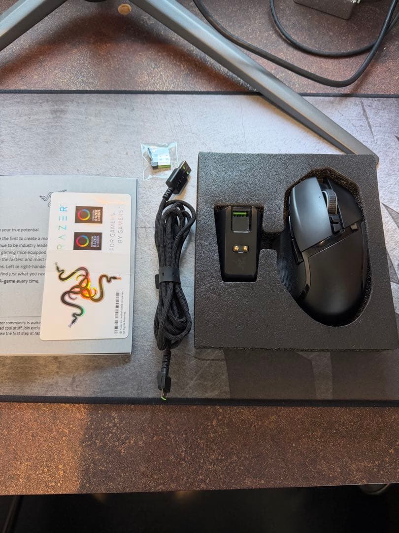 Razer Basilisk ULTIMATE 充電ドック付属モデル