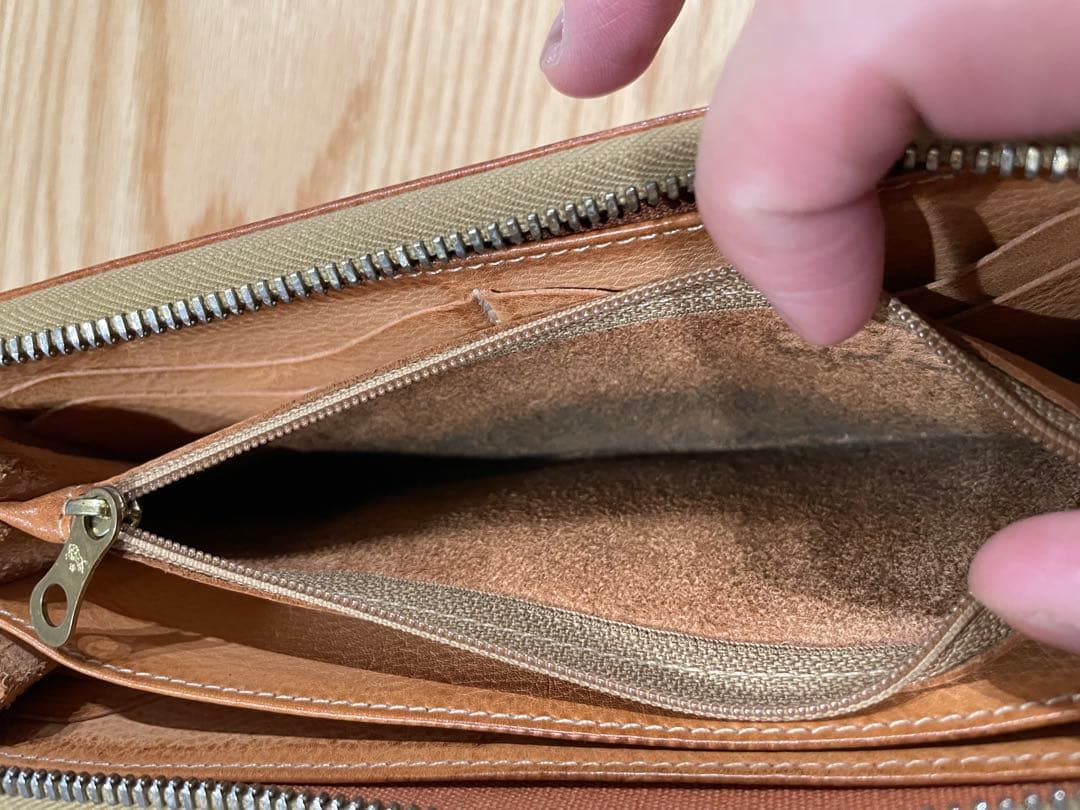 イルビゾンデ　ジップアラウンド ロングウォレット