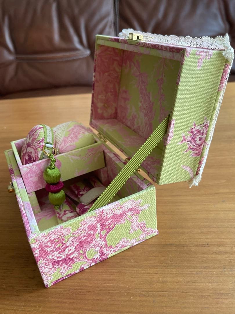 カルトナージュミニ裁縫箱