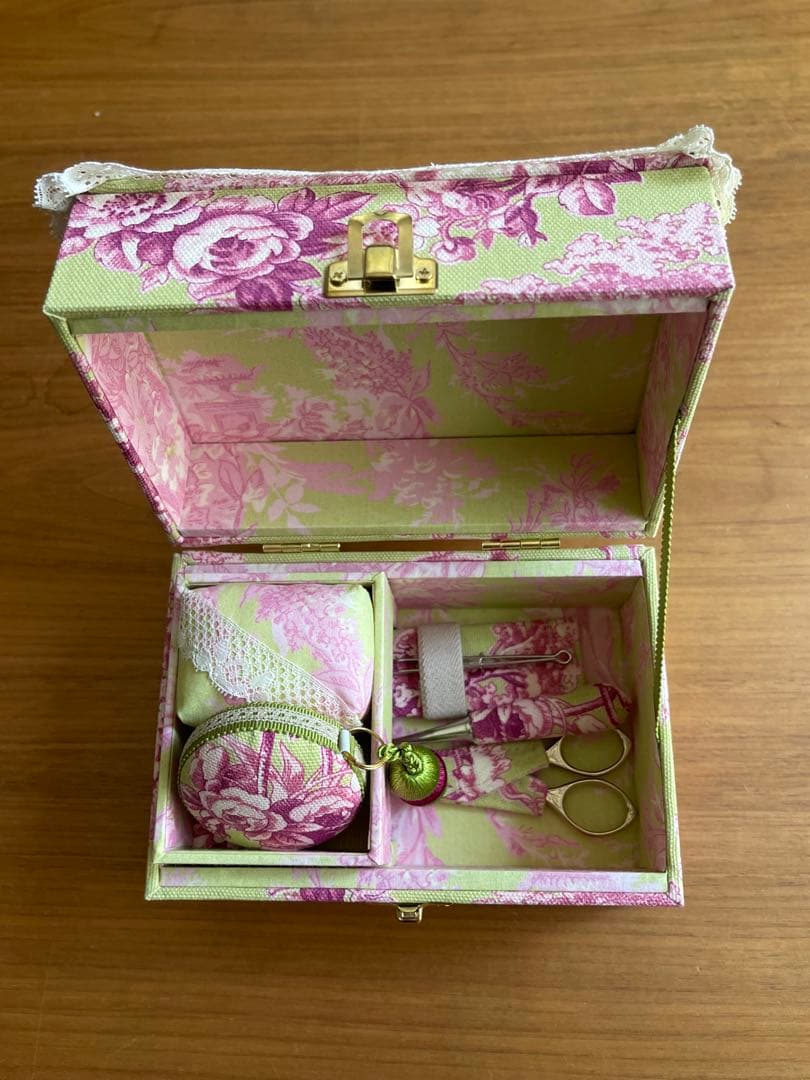 カルトナージュミニ裁縫箱