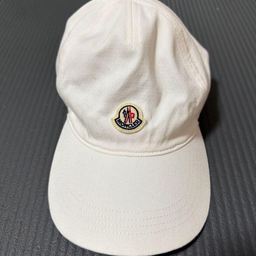ホワイト 刺繍ロゴ ベースボールキャップ