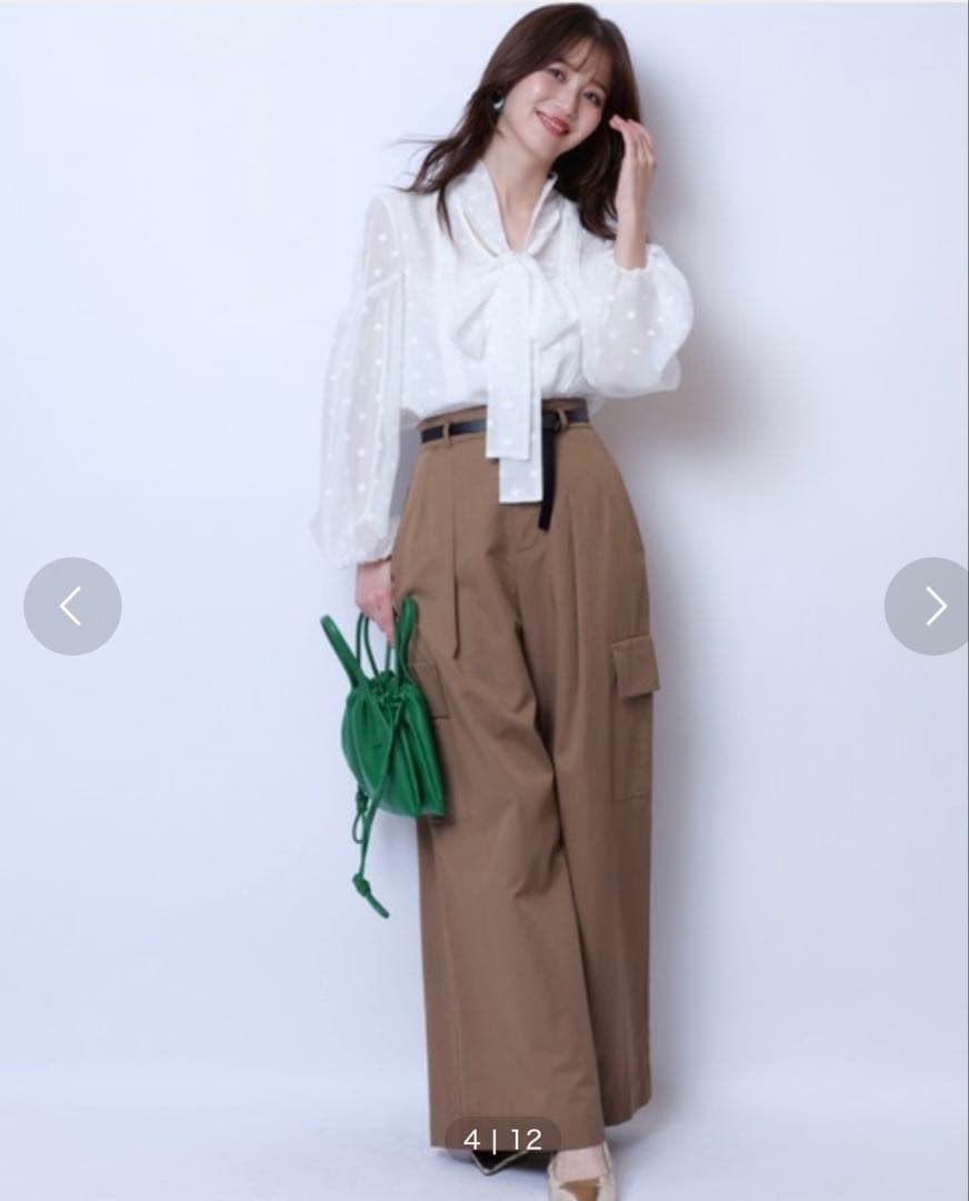 リボン付きホワイトシャツ