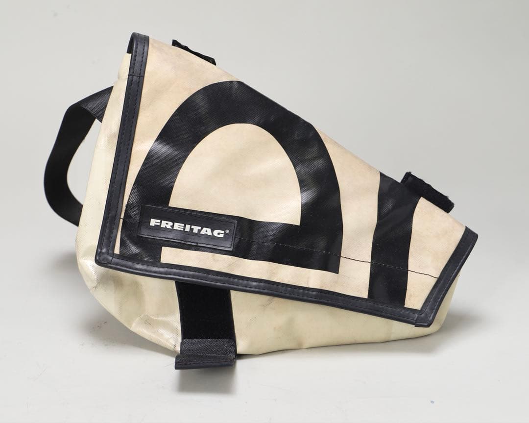 廃盤　フライターグ KNIGHT RIDER ショルダーバッグ　艶タグ