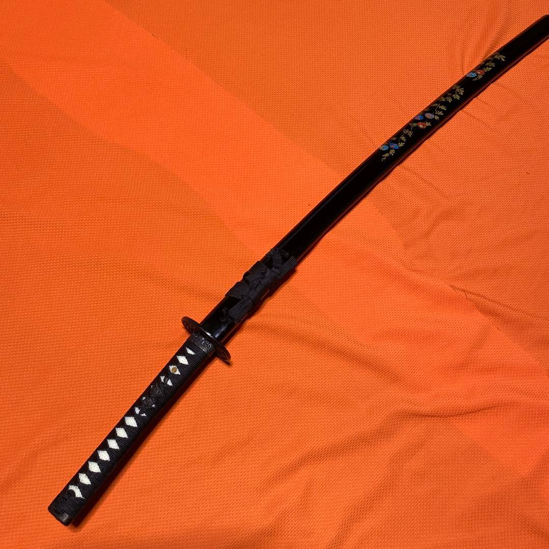 上級模造刀 黒柄 雲龍楕円鍔 菊図柄黒呂鞘