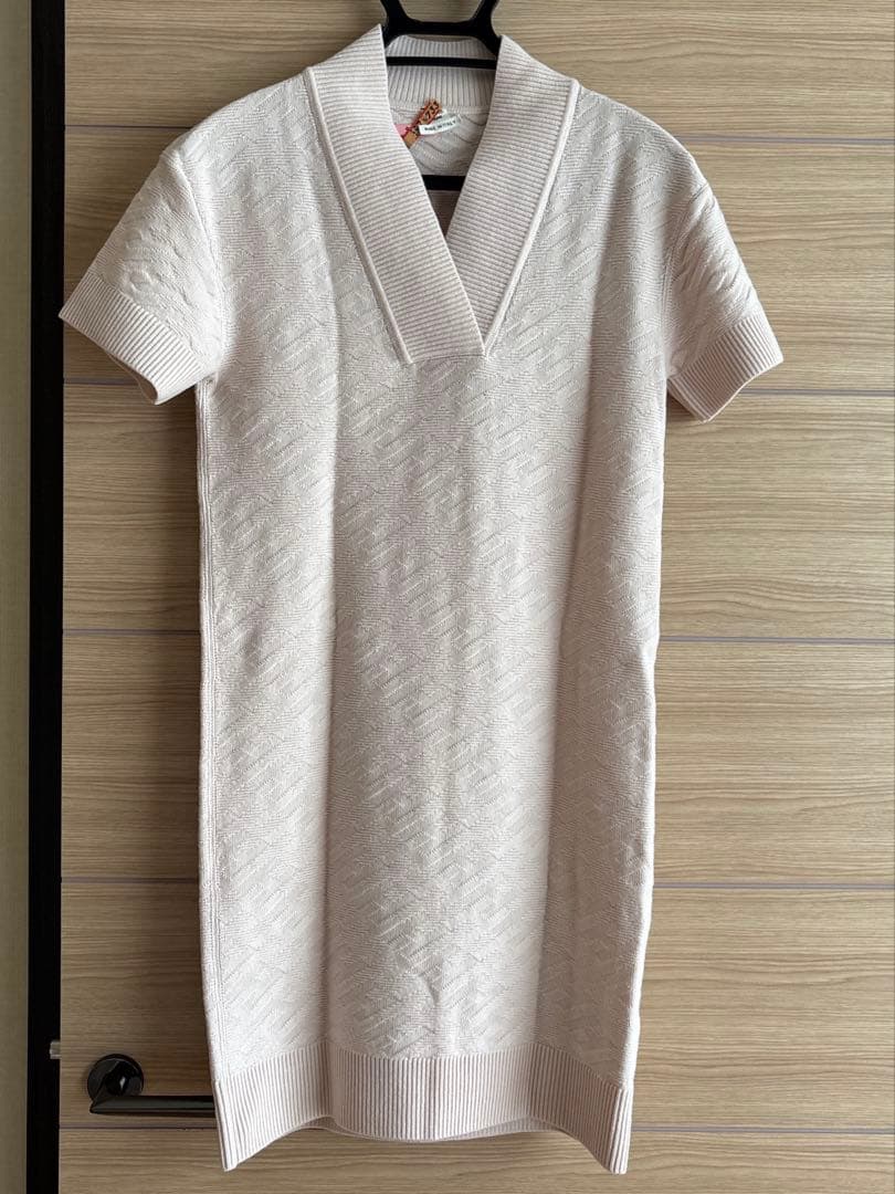 エルメスワンピースVネック 半袖ニット