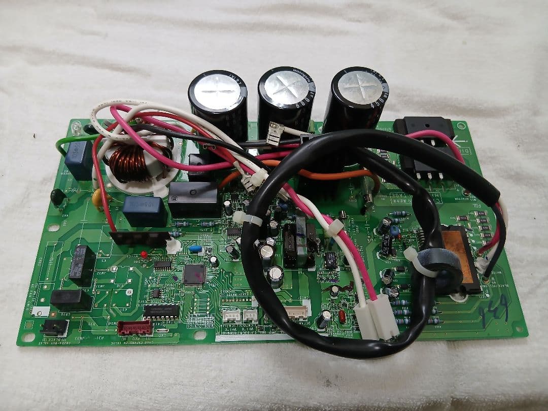 富士通ゼネラルエアコンのインバーター基盤です