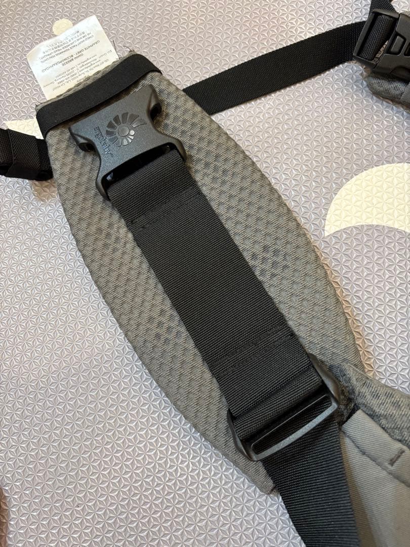 ergobaby OMNI Breeze 抱っこひも グラファイトグレー