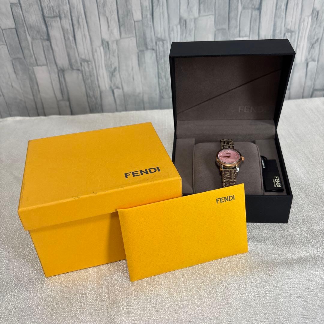 【新品未使用】FENDIフェンディ☆クラシコ ピンクシェル文字盤 11Pダイヤ
