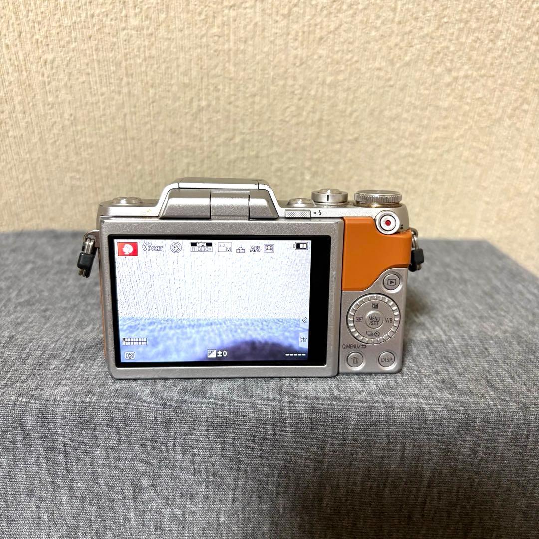 Panasonic DMC-GF7W ミラーレス一眼