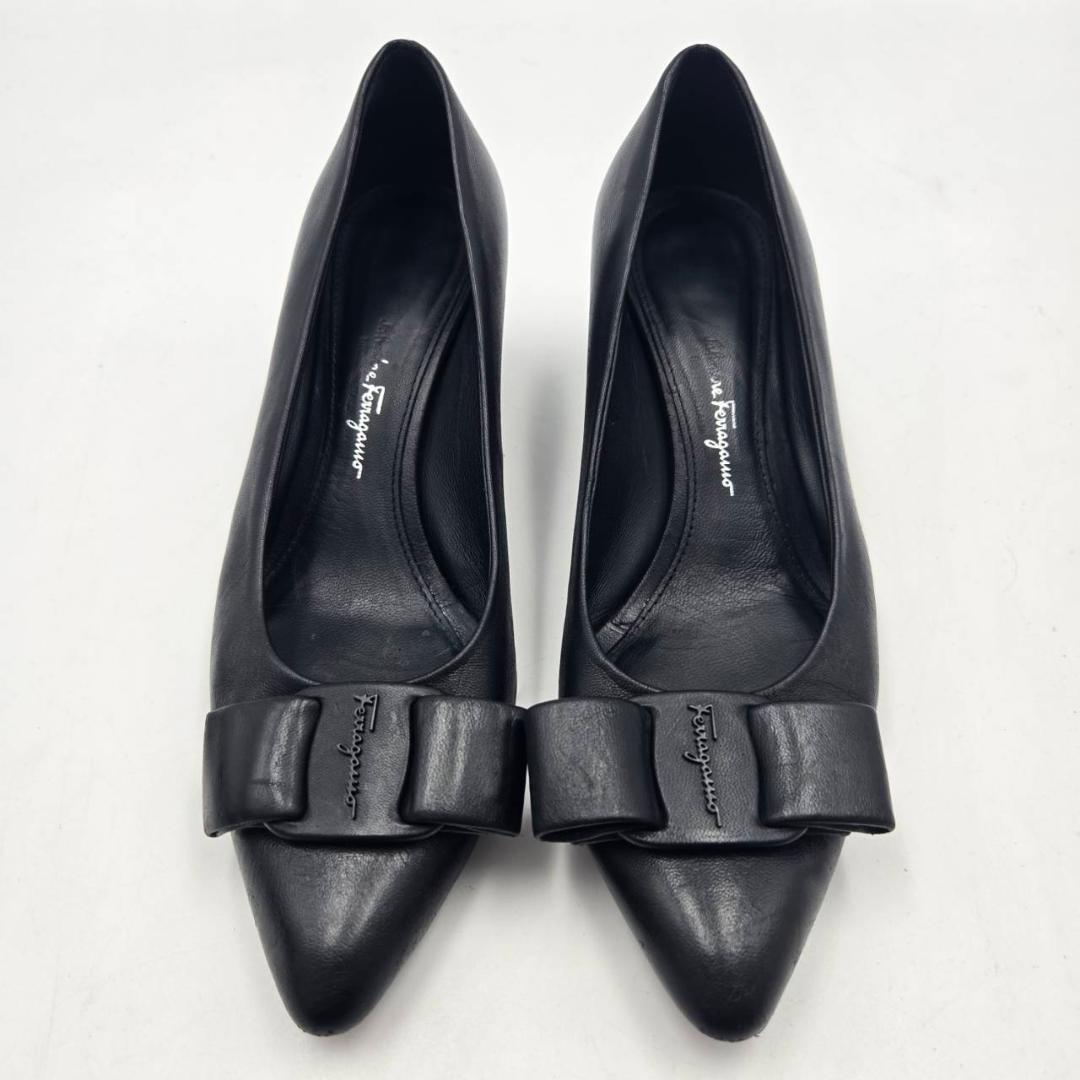 美品 Ferragamo フェラガモ パンプス 6 1/2C ヴァラリボン 黒