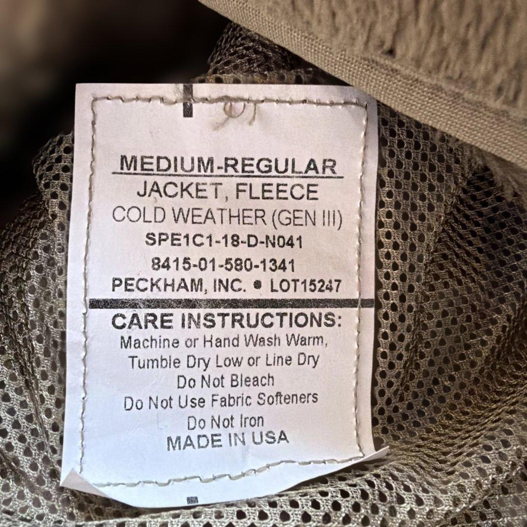 コヨーテカラー フリース ジップアップ　米軍放出品