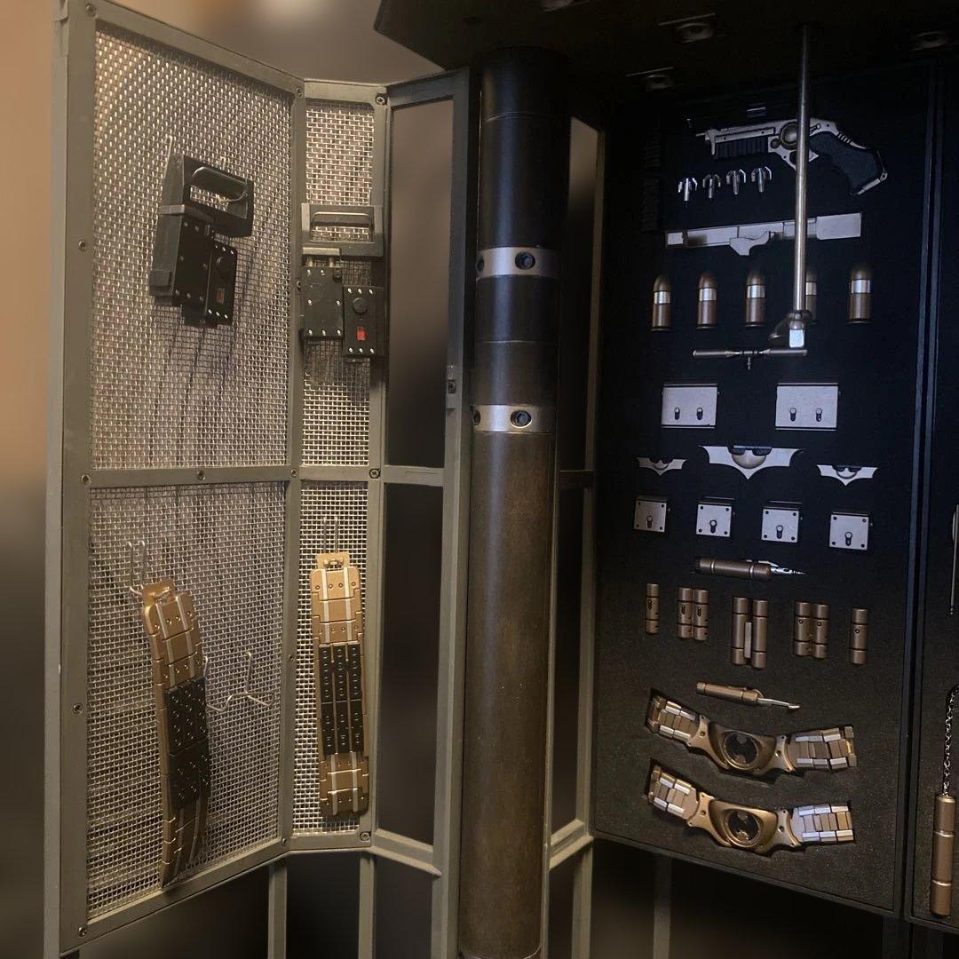 ホットトイズ　ダークナイト バットスーツ格納庫