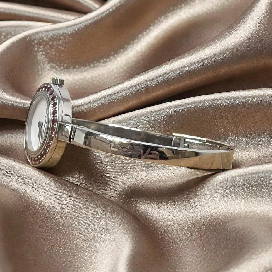 【不動品】GUCCI 腕時計　105　バングルウォッチ　ガーネットベゼル