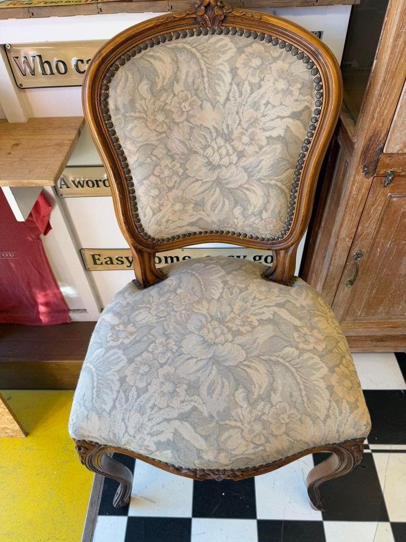 バルーンバックチェア チェア 椅子 アンティーク調　鋲打ち