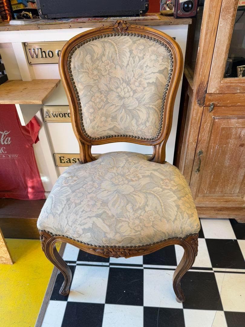 バルーンバックチェア チェア 椅子 アンティーク調　鋲打ち